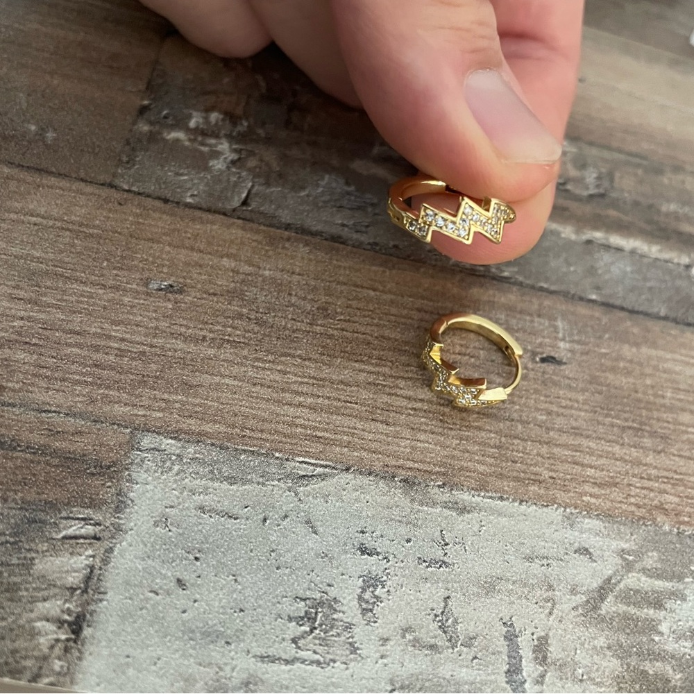 Gold lighting earings